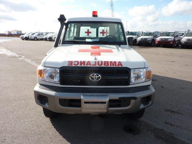 Jaunā Vieglā automašīna Toyota Land Cruiser 78 Metal top hzj 78 ambulance 4.2L Diesel Manual: foto 10