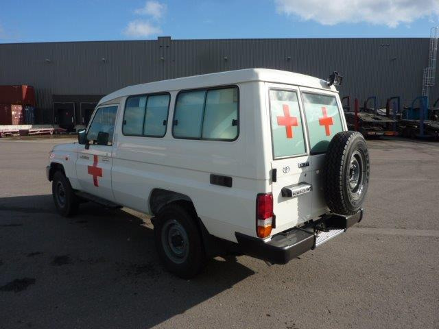 Jaunā Vieglā automašīna Toyota Land Cruiser 78 Metal top hzj 78 ambulance 4.2L Diesel Manual: foto 8