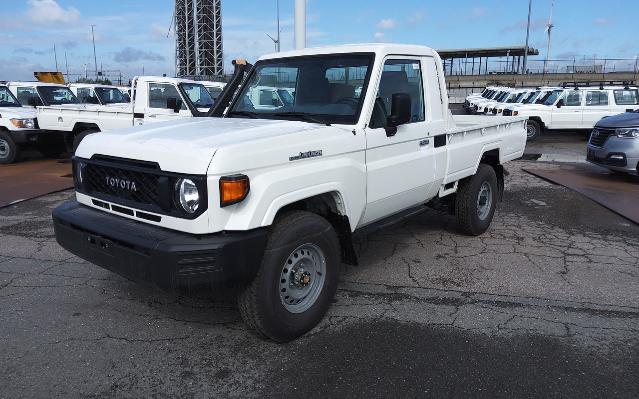 Toyota Land cruiser 79 hzj 79 single cab 4.2L Diesel Manual FACELIFT DIFF LOCK+FREEWHEEL HUB - Pikaps: foto 1 Toyota Land cruiser 79 hzj 79 single cab 4.2L Diesel Manual FACELIFT DIFF LOCK+FREEWHEEL HUB - Pikaps: foto 1