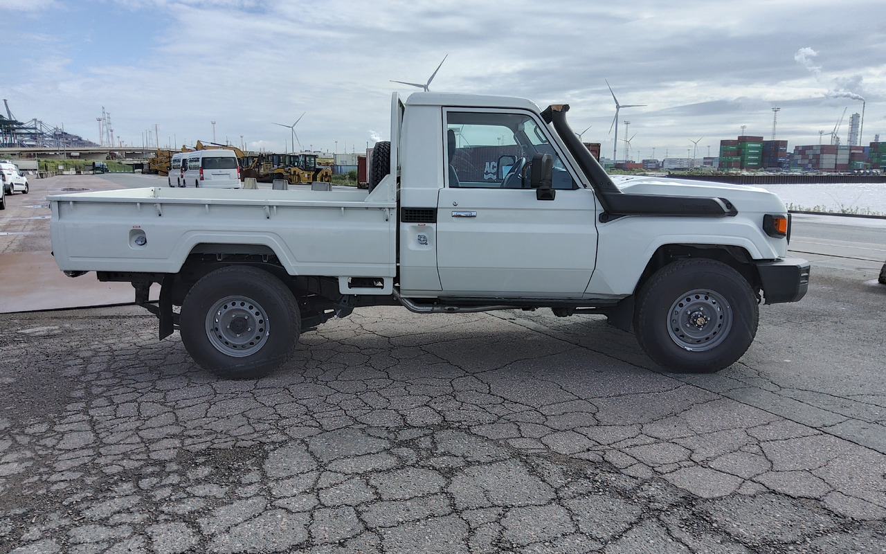 Toyota Land cruiser 79 hzj 79 single cab 4.2L Diesel Manual FACELIFT DIFF LOCK+FREEWHEEL HUB - Pikaps: foto 2 Toyota Land cruiser 79 hzj 79 single cab 4.2L Diesel Manual FACELIFT DIFF LOCK+FREEWHEEL HUB - Pikaps: foto 2