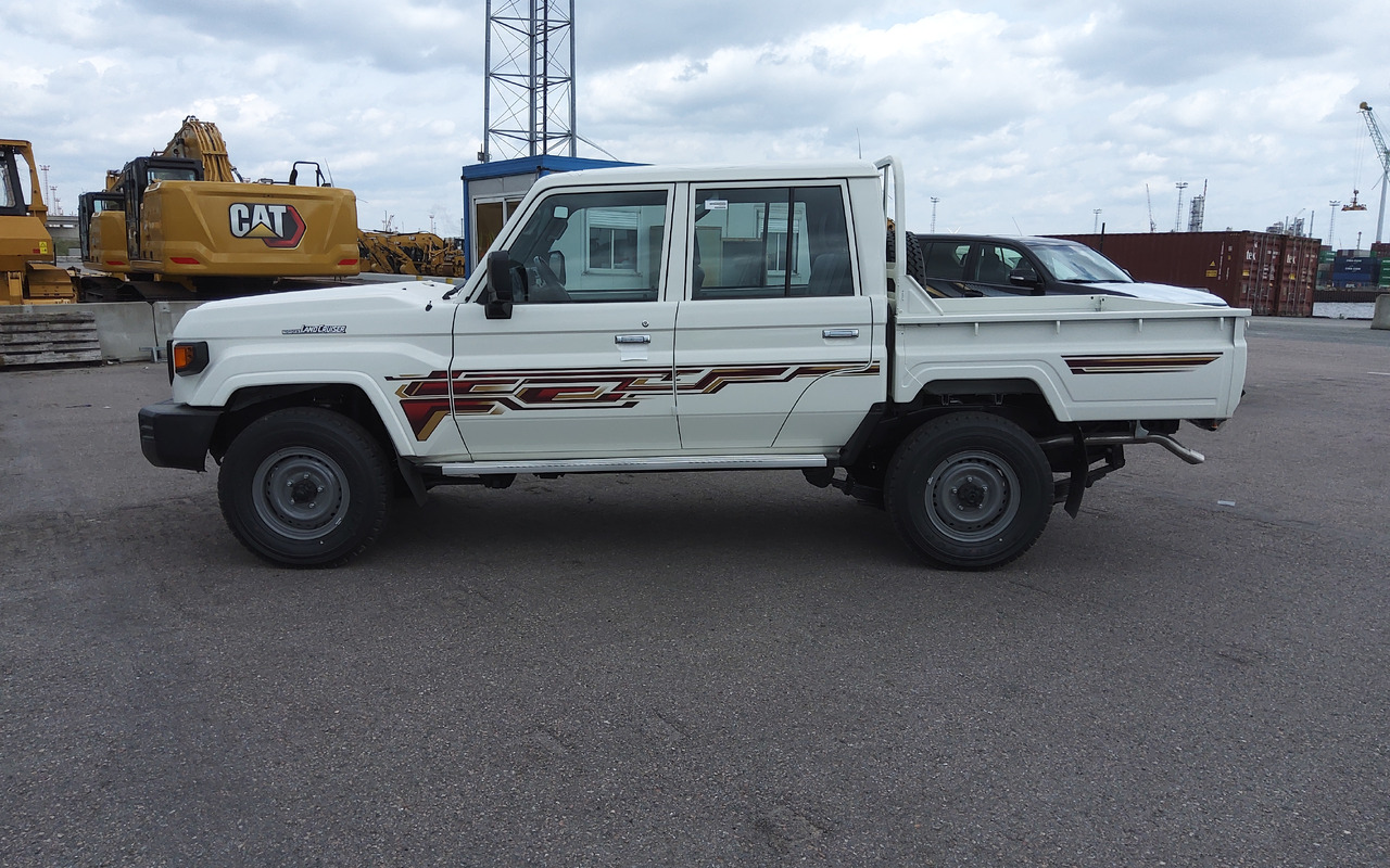 Toyota Toyota Land cruiser 79 grj double cabin 4.0L Petrol Manual 5 SEATS/PLACES - Vieglā automašīna: foto 5 Toyota Toyota Land cruiser 79 grj double cabin 4.0L Petrol Manual 5 SEATS/PLACES - Vieglā automašīna: foto 5