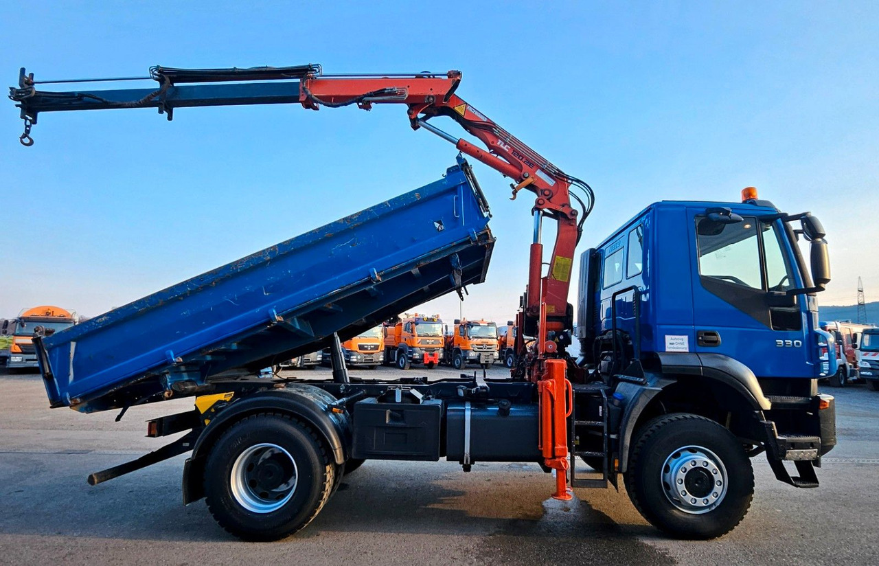 Iveco Trakker 190T33 4x4 Euro5 Kran Atlas 120.2E Funk - Kravas automašīna pašizgāzējs, Kravas auto ar manipulatoru: foto 2 Iveco Trakker 190T33 4x4 Euro5 Kran Atlas 120.2E Funk - Kravas automašīna pašizgāzējs, Kravas auto ar manipulatoru: foto 2