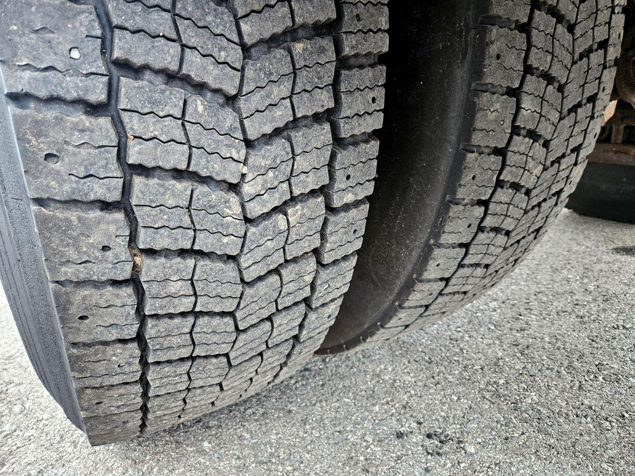 Kravas automašīna pašizgāzējs, Kravas auto ar manipulatoru Iveco Trakker 190T33 4x4 Euro5 Kran Palfinger Funk: foto 23
