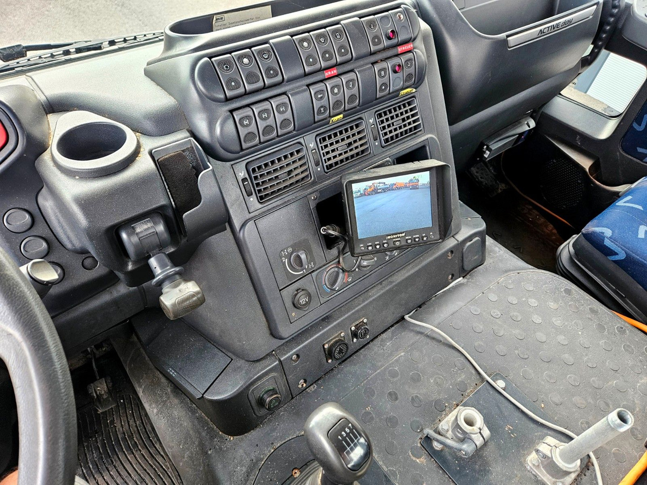 Kravas automašīna pašizgāzējs, Kravas auto ar manipulatoru Iveco Trakker 190T33 4x4 Euro5 Kran Palfinger Funk: foto 17