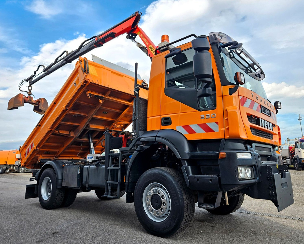 Kravas automašīna pašizgāzējs, Kravas auto ar manipulatoru Iveco Trakker 190T33 4x4 Euro5 Kran Palfinger Funk: foto 12