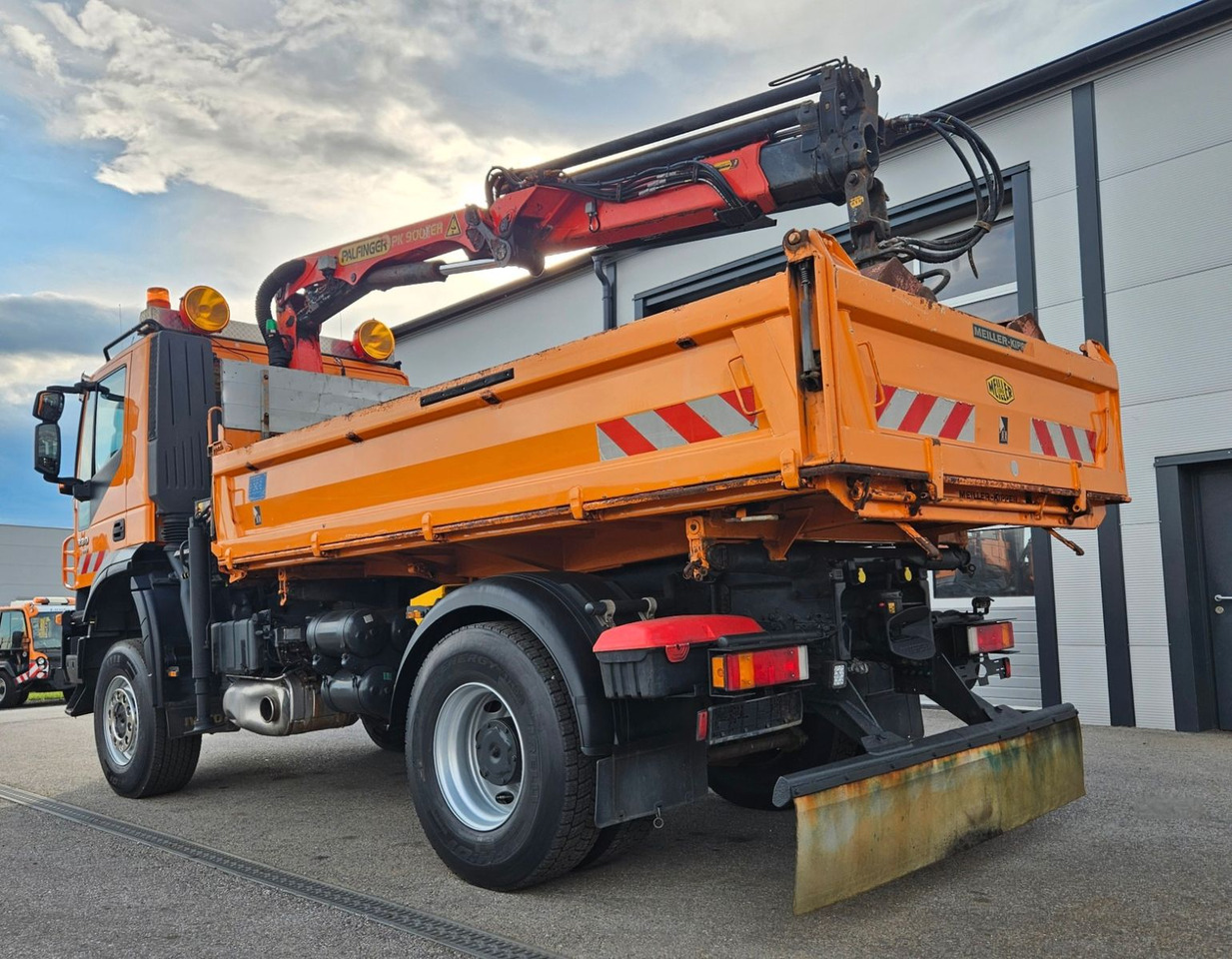 Iveco Trakker 190T33 4x4 Euro5 Kran Palfinger Funk - Kravas automašīna pašizgāzējs, Kravas auto ar manipulatoru: foto 4 Iveco Trakker 190T33 4x4 Euro5 Kran Palfinger Funk - Kravas automašīna pašizgāzējs, Kravas auto ar manipulatoru: foto 4