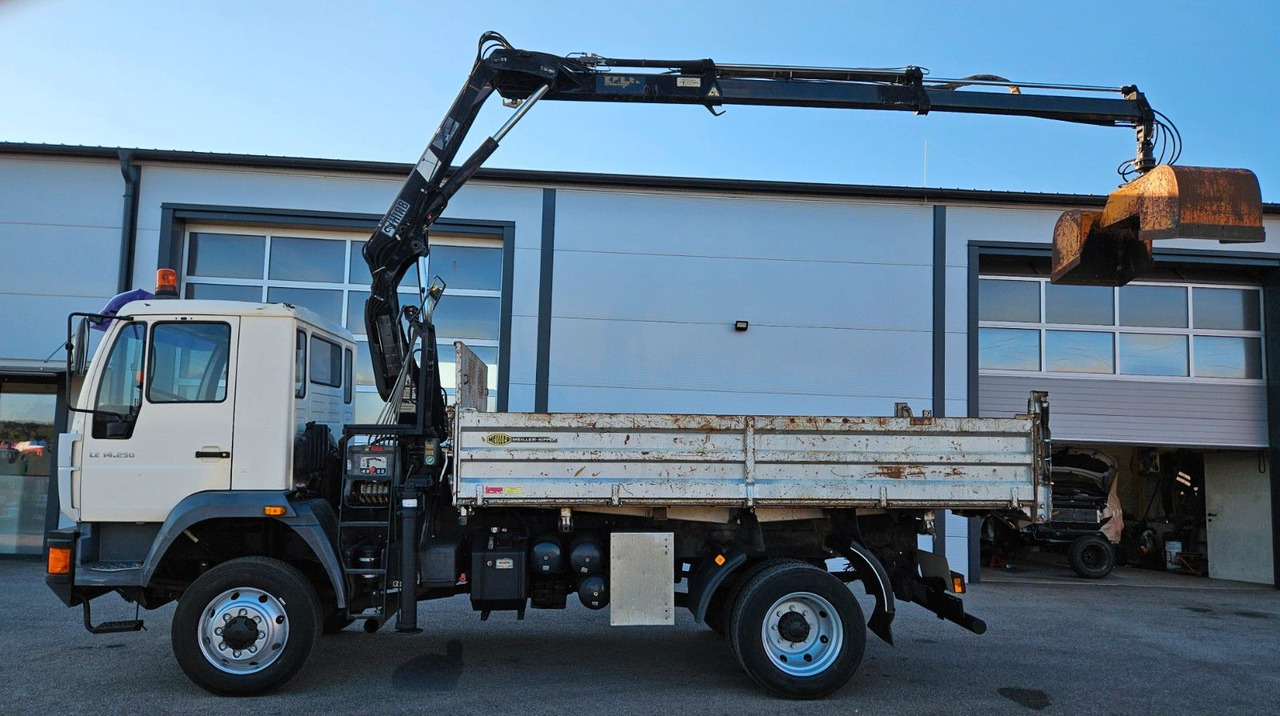 MAN LE 14.250 4x4 HIAB 077BS-2 Kran Greifer - Kravas automašīna pašizgāzējs, Kravas auto ar manipulatoru: foto 2 MAN LE 14.250 4x4 HIAB 077BS-2 Kran Greifer - Kravas automašīna pašizgāzējs, Kravas auto ar manipulatoru: foto 2