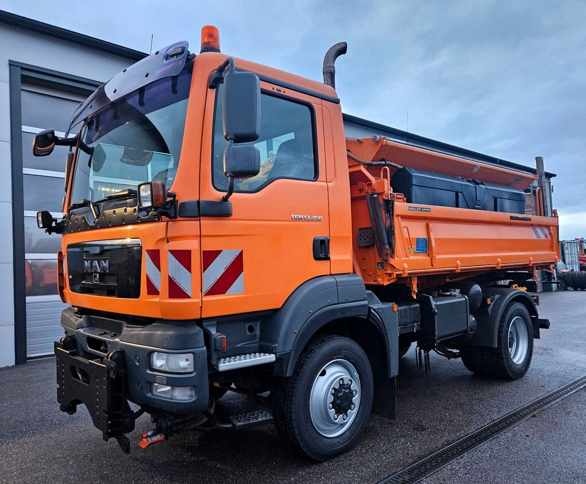 MAN TGM 13.250 4x4 Euro5 Winterdienst - Kravas automašīna pašizgāzējs: foto 1 MAN TGM 13.250 4x4 Euro5 Winterdienst - Kravas automašīna pašizgāzējs: foto 1