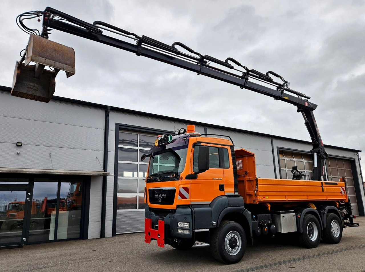 MAN TGS 28.360 6x4-4 HIAB 144E-4 Kran Euro5 - Kravas automašīna pašizgāzējs, Kravas auto ar manipulatoru: foto 1 MAN TGS 28.360 6x4-4 HIAB 144E-4 Kran Euro5 - Kravas automašīna pašizgāzējs, Kravas auto ar manipulatoru: foto 1