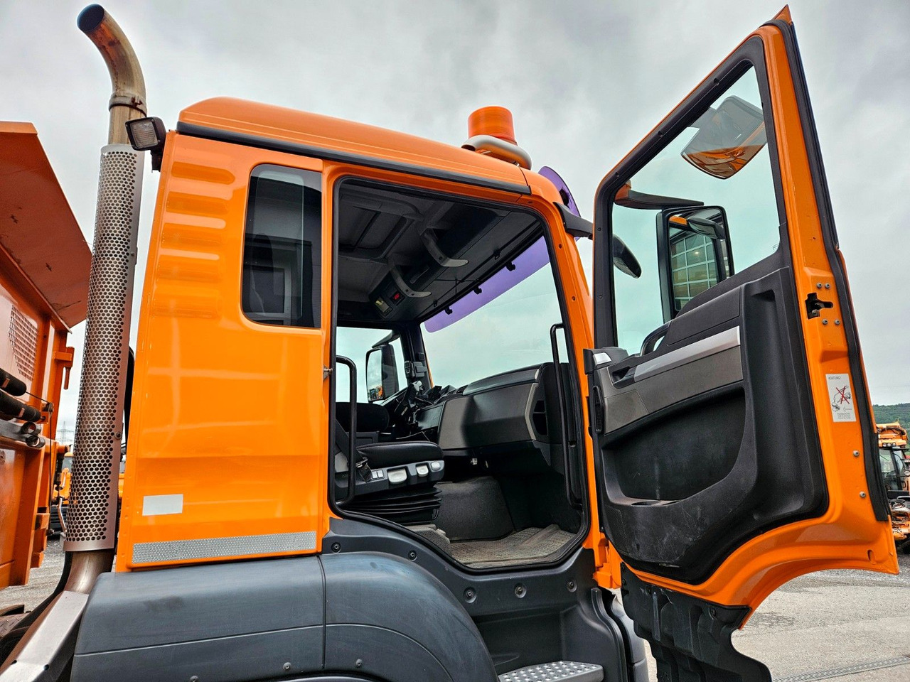 Kravas automašīna pašizgāzējs, Kravas auto ar manipulatoru MAN TGS 28.360 6x4-4 HIAB 144E-4 Kran Euro5: foto 22