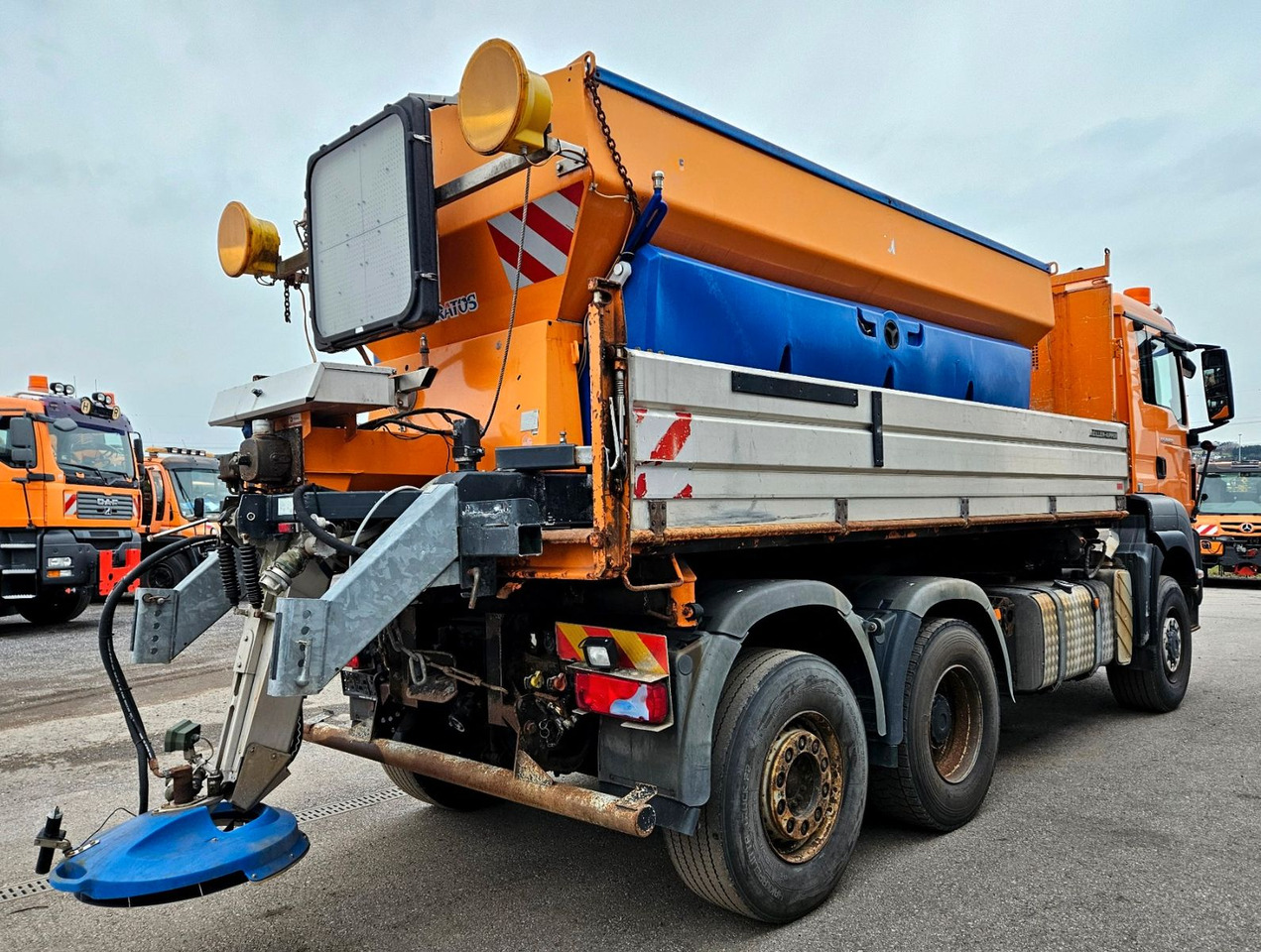 MAN TGS 28.400 6x4-4 BL Winterdienst Schmidt Euro5 - Kravas automašīna pašizgāzējs: foto 3 MAN TGS 28.400 6x4-4 BL Winterdienst Schmidt Euro5 - Kravas automašīna pašizgāzējs: foto 3