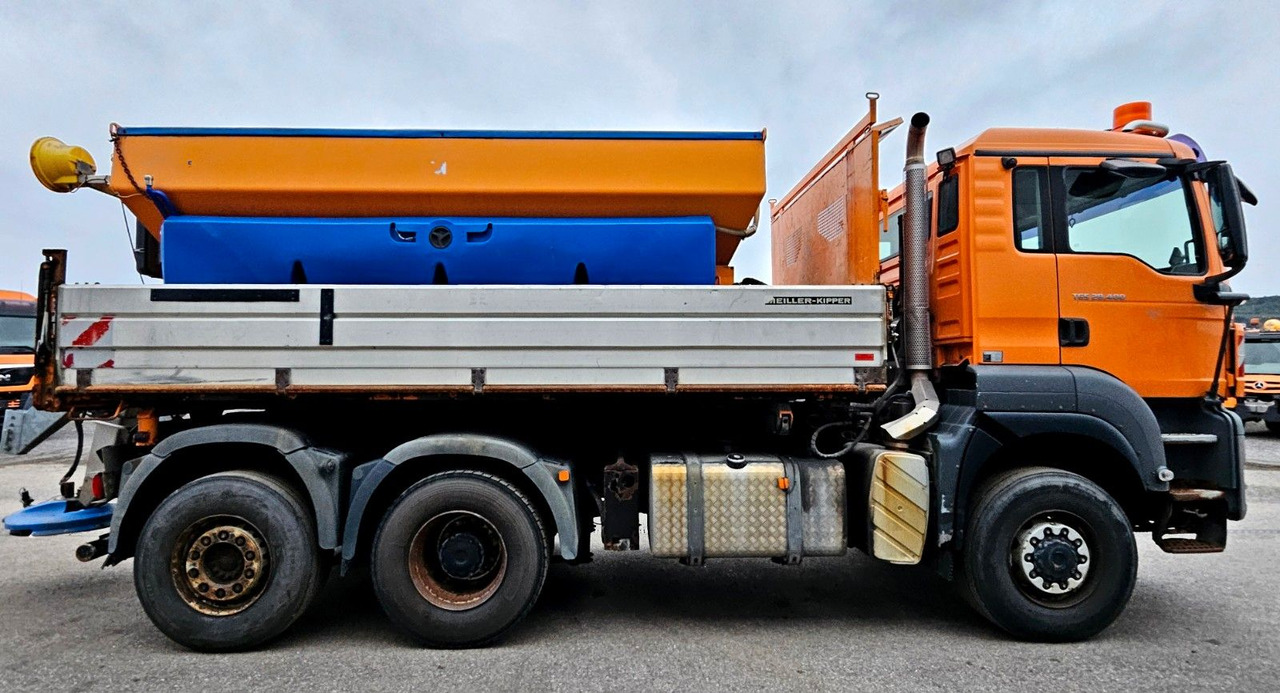 MAN TGS 28.400 6x4-4 BL Winterdienst Schmidt Euro5 - Kravas automašīna pašizgāzējs: foto 2 MAN TGS 28.400 6x4-4 BL Winterdienst Schmidt Euro5 - Kravas automašīna pašizgāzējs: foto 2