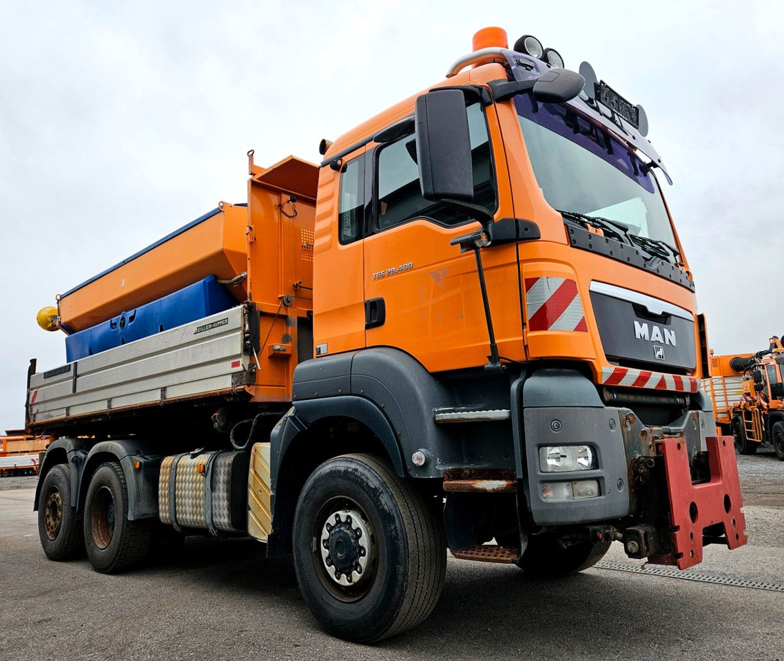 MAN TGS 28.400 6x4-4 BL Winterdienst Schmidt Euro5 - Kravas automašīna pašizgāzējs: foto 1 MAN TGS 28.400 6x4-4 BL Winterdienst Schmidt Euro5 - Kravas automašīna pašizgāzējs: foto 1