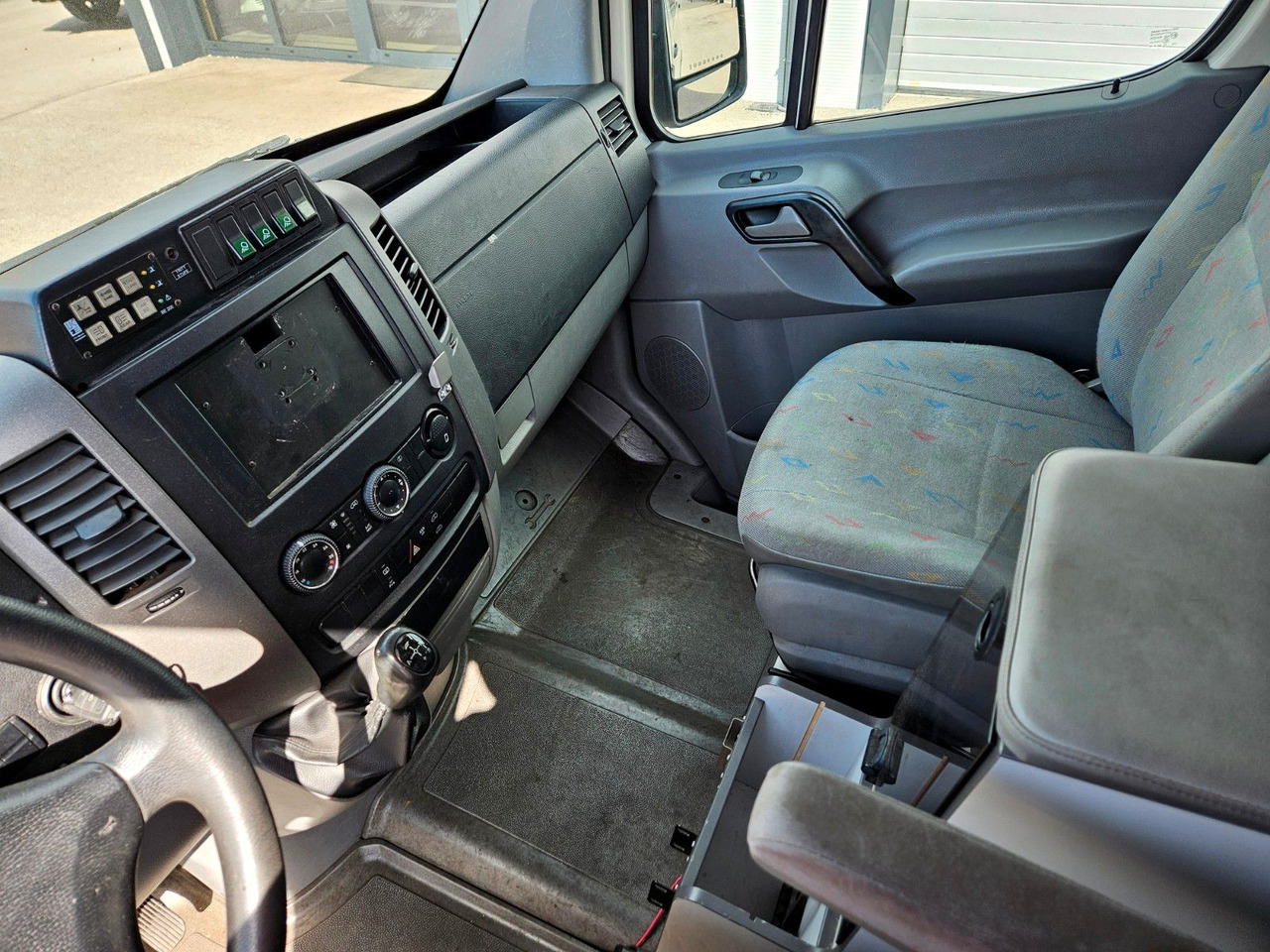 Ātrās palīdzības mašīna Volkswagen CRAFTER TDI Ambulance RTW L2H2 DLOUHY: foto 11 Ātrās palīdzības mašīna Volkswagen CRAFTER TDI Ambulance RTW L2H2 DLOUHY: foto 11