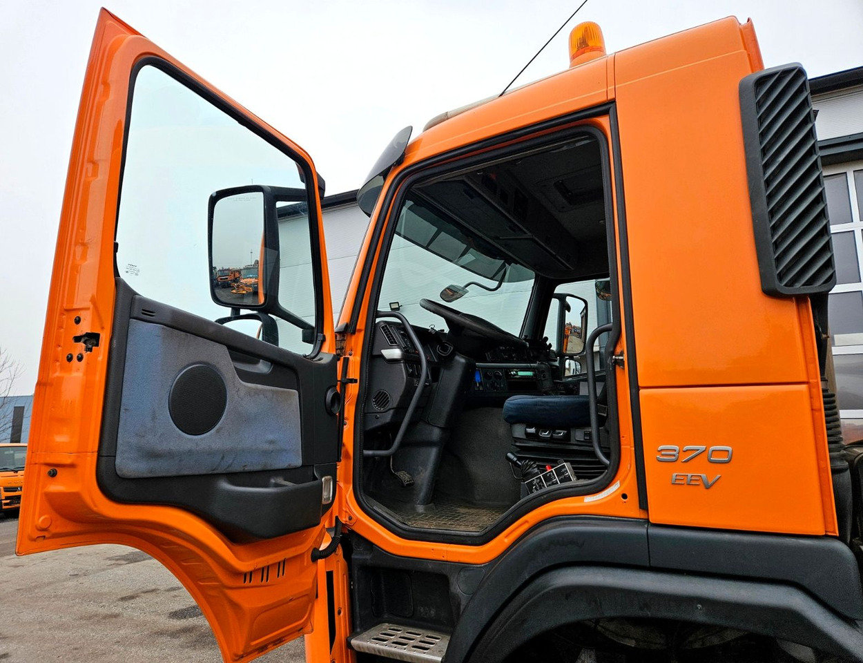 Kravas automašīna pašizgāzējs, Kravas auto ar manipulatoru Volvo FM 370 4x4 Palfinger PK12002 Funk Kran EEV: foto 15 Kravas automašīna pašizgāzējs, Kravas auto ar manipulatoru Volvo FM 370 4x4 Palfinger PK12002 Funk Kran EEV: foto 15