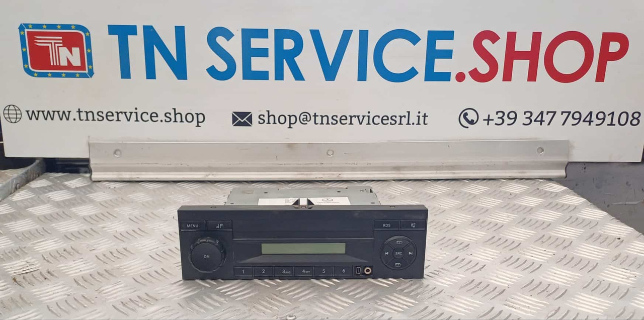 Autoradio Mercedes-Benz Actros MP4 - Elektrosistēma: foto 1 Autoradio Mercedes-Benz Actros MP4 - Elektrosistēma: foto 1