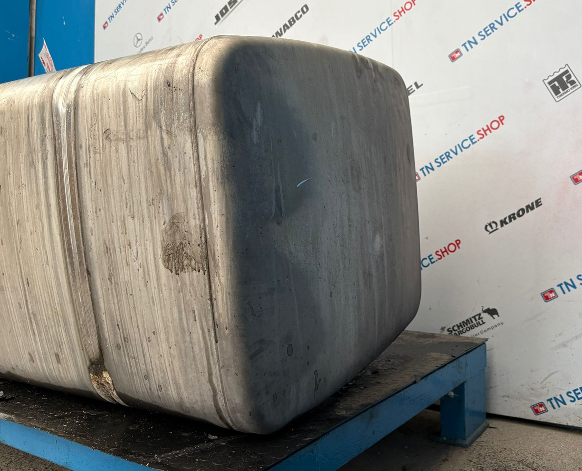 Serbatoio carburante Iveco - Degvielas tvertne - Kravas automašīna: foto 3 Serbatoio carburante Iveco - Degvielas tvertne - Kravas automašīna: foto 3