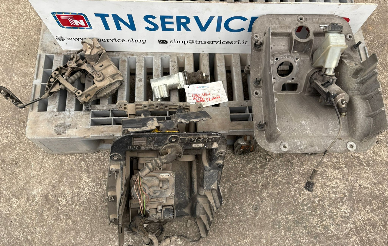 Supporto pedale Frizione IVECO - Pedālis - Kravas automašīna: foto 1 Supporto pedale Frizione IVECO - Pedālis - Kravas automašīna: foto 1