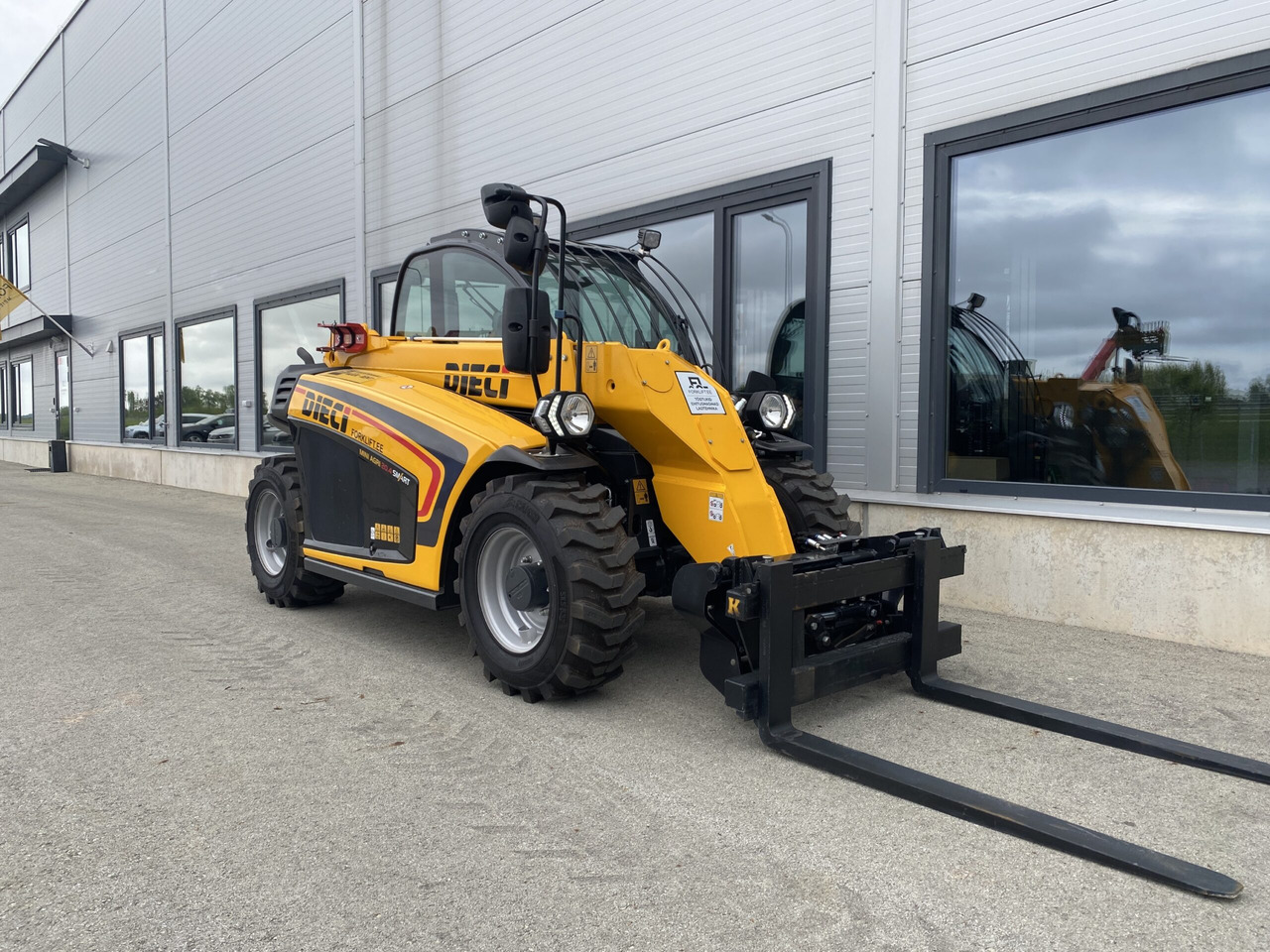 Dieci Mini Agri 20.4 SMART 37 kW - Teleskopiskais iekrāvējs: foto 3 Dieci Mini Agri 20.4 SMART 37 kW - Teleskopiskais iekrāvējs: foto 3