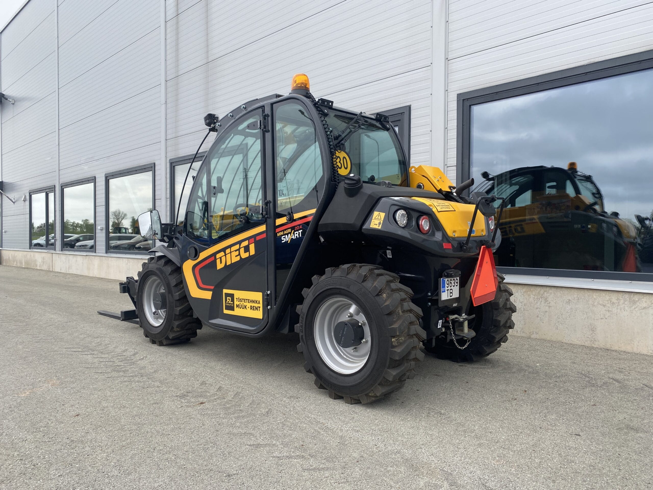 Dieci Mini Agri 20.4 SMART 37 kW - Teleskopiskais iekrāvējs: foto 2 Dieci Mini Agri 20.4 SMART 37 kW - Teleskopiskais iekrāvējs: foto 2