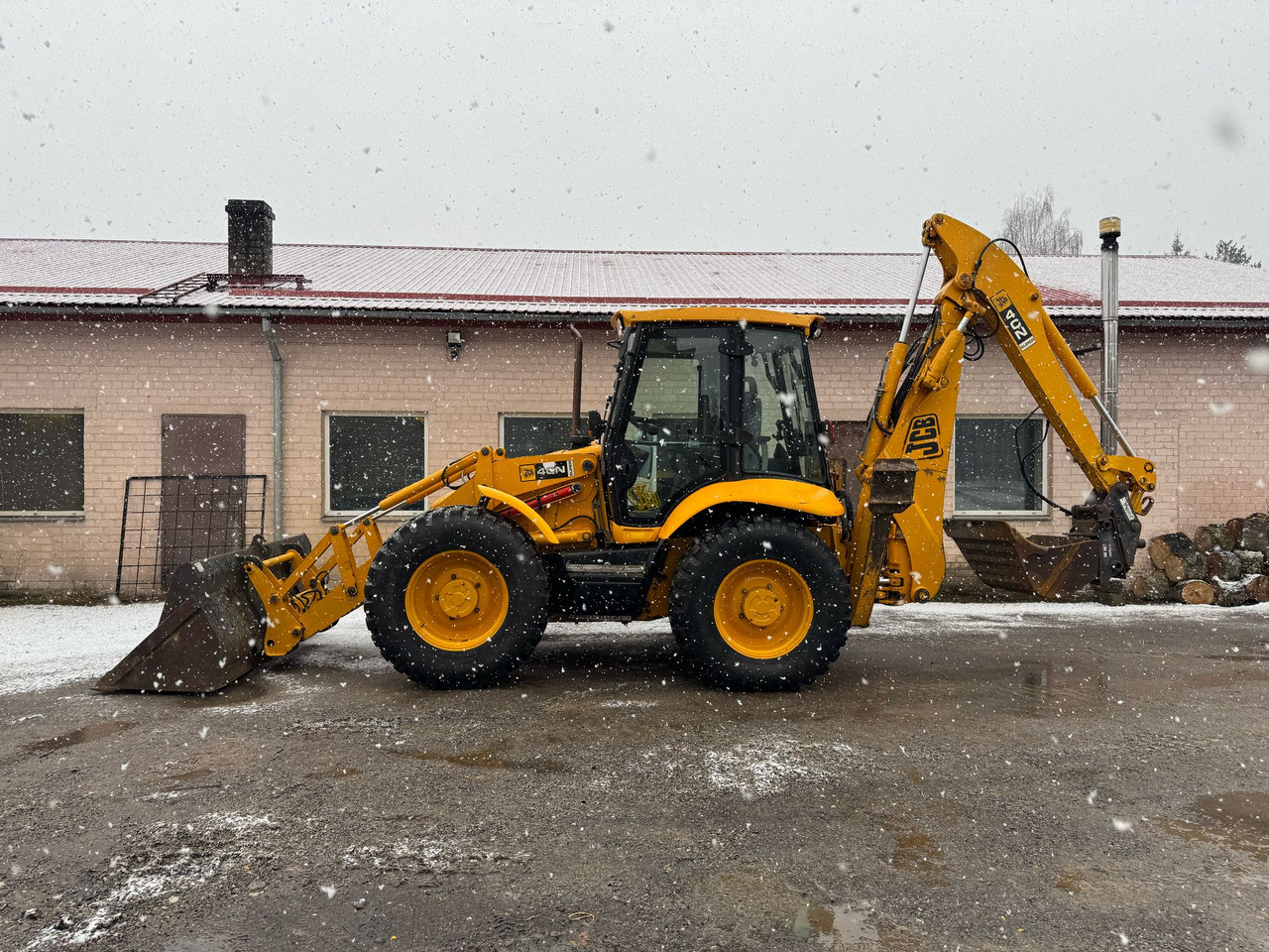 JCB 4CN - Ekskavators-iekrāvējs: foto 2 JCB 4CN - Ekskavators-iekrāvējs: foto 2