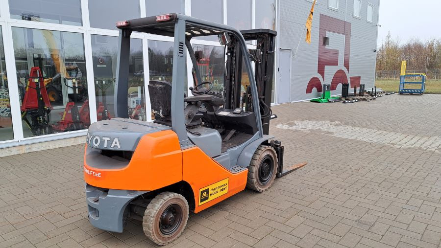 Toyota 02-8FDF20 - Dīzeļiekrāvējs: foto 4 Toyota 02-8FDF20 - Dīzeļiekrāvējs: foto 4