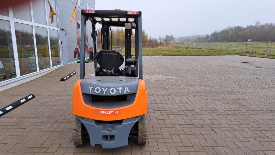 Toyota 02-8FDF20 - Dīzeļiekrāvējs: foto 5 Toyota 02-8FDF20 - Dīzeļiekrāvējs: foto 5