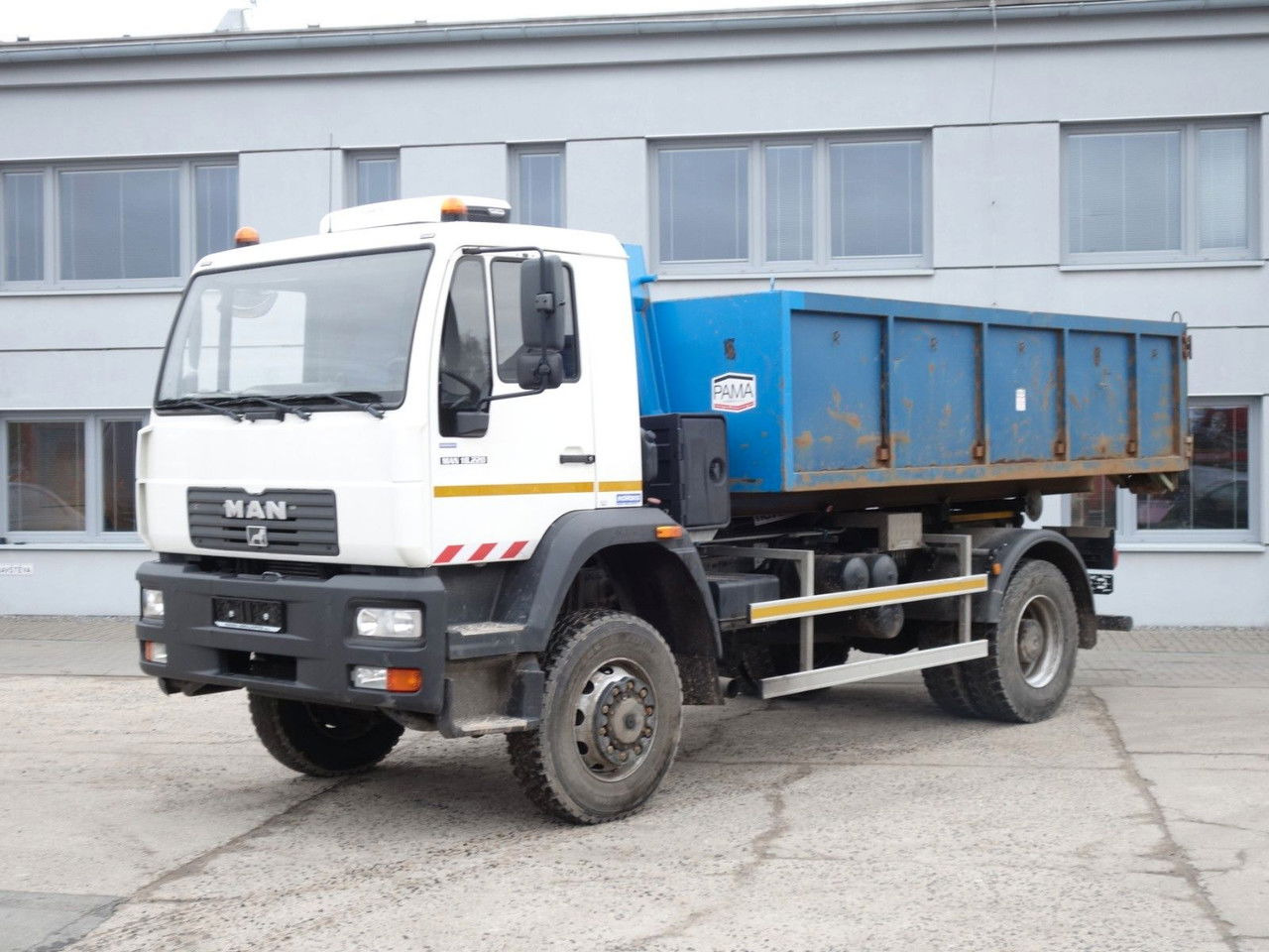 MAN 18.220 4x4 Neue Aufbau 2023 TOP 18.220 4x4 Neue Aufbau 2023 TOP - Konteineru vedējs/ Kravas automašīna ar noņemamā virsbūve, Kravas auto ar manipulatoru: foto 1 MAN 18.220 4x4 Neue Aufbau 2023 TOP 18.220 4x4 Neue Aufbau 2023 TOP - Konteineru vedējs/ Kravas automašīna ar noņemamā virsbūve, Kravas auto ar manipulatoru: foto 1