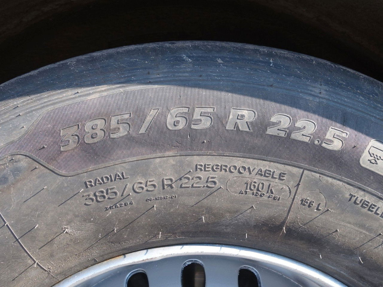 Puspiekabe pašizgāzējs Stas Alu kipper, 50 cm3, Liftachse, SAF, Rollplane: foto 13 Puspiekabe pašizgāzējs Stas Alu kipper, 50 cm3, Liftachse, SAF, Rollplane: foto 13