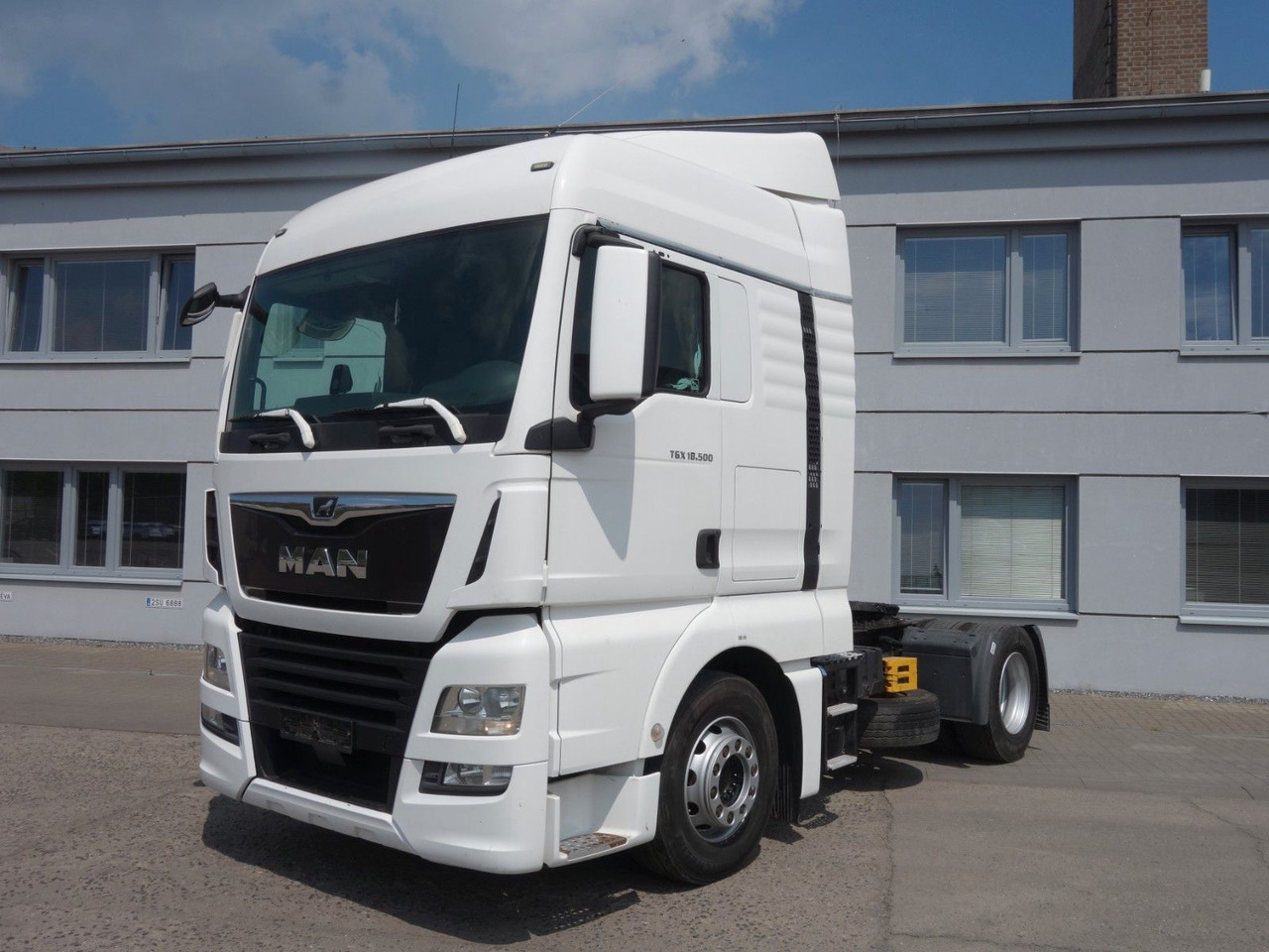 MAN TGX 18.500 XLX E6 Sandard - Vilcējs: foto 2 MAN TGX 18.500 XLX E6 Sandard - Vilcējs: foto 2