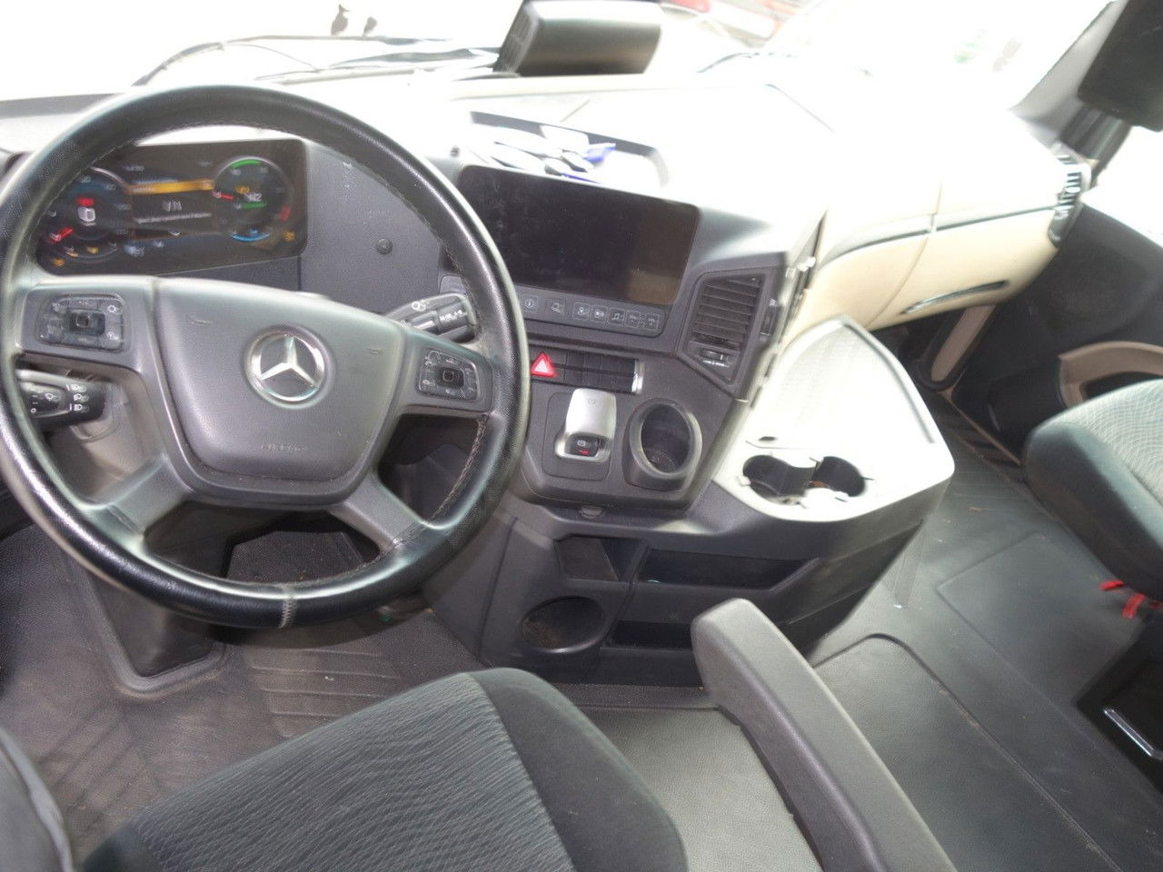 Mercedes-Benz Actros 1845 LD BIG Space MirrorCam līzingu Mercedes-Benz Actros 1845 LD BIG Space MirrorCam: foto 17 Mercedes-Benz Actros 1845 LD BIG Space MirrorCam līzingu Mercedes-Benz Actros 1845 LD BIG Space MirrorCam: foto 17