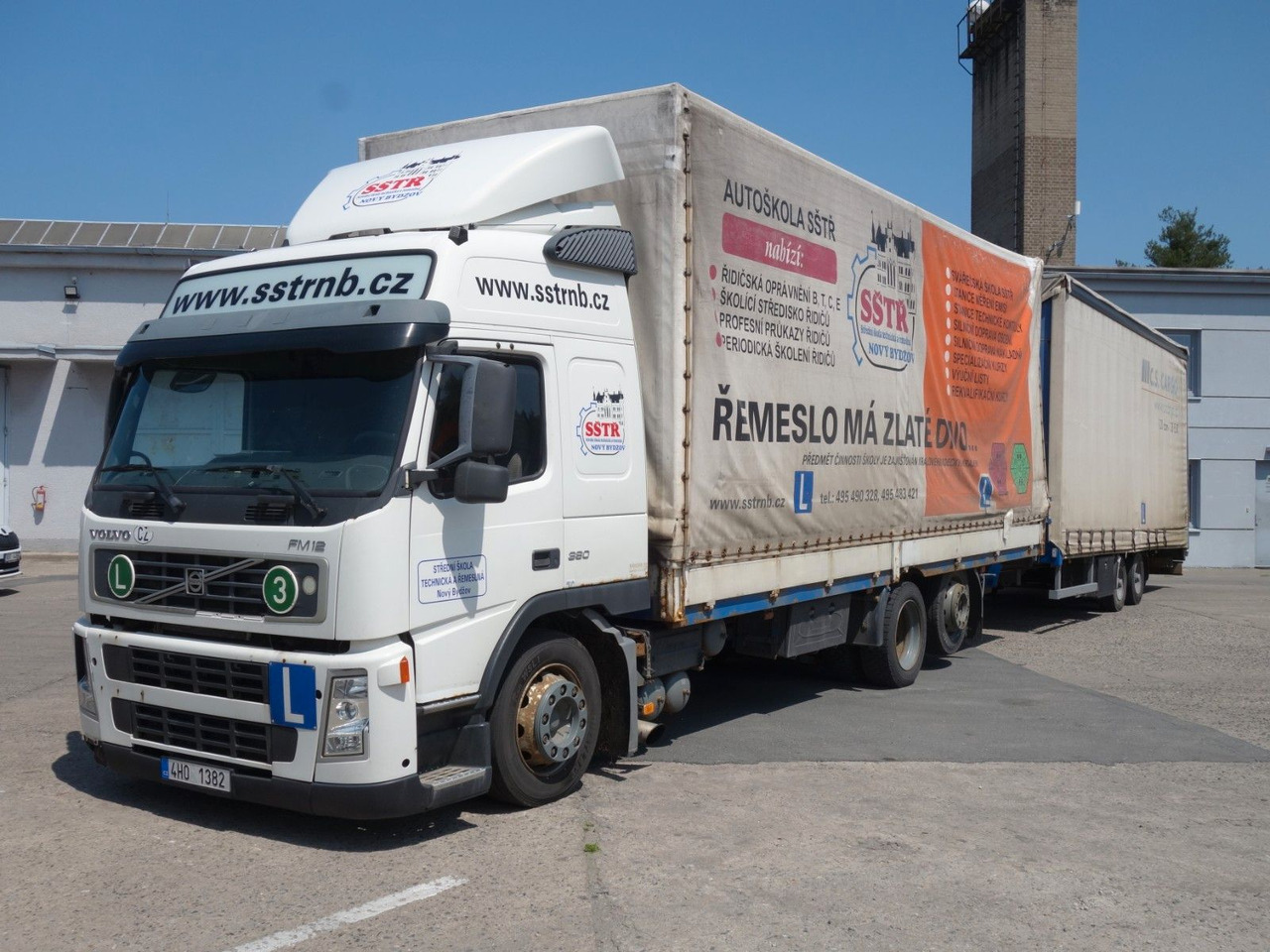 Volvo FM 380 6x2 + Panav Anhänger - Kravas automašīna ar tentu: foto 1 Volvo FM 380 6x2 + Panav Anhänger - Kravas automašīna ar tentu: foto 1