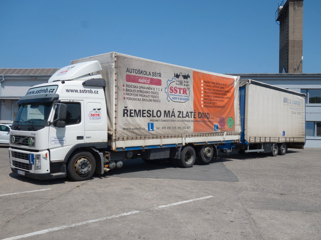 Volvo FM 380 6x2 + Panav Anhänger - Kravas automašīna ar tentu: foto 2 Volvo FM 380 6x2 + Panav Anhänger - Kravas automašīna ar tentu: foto 2