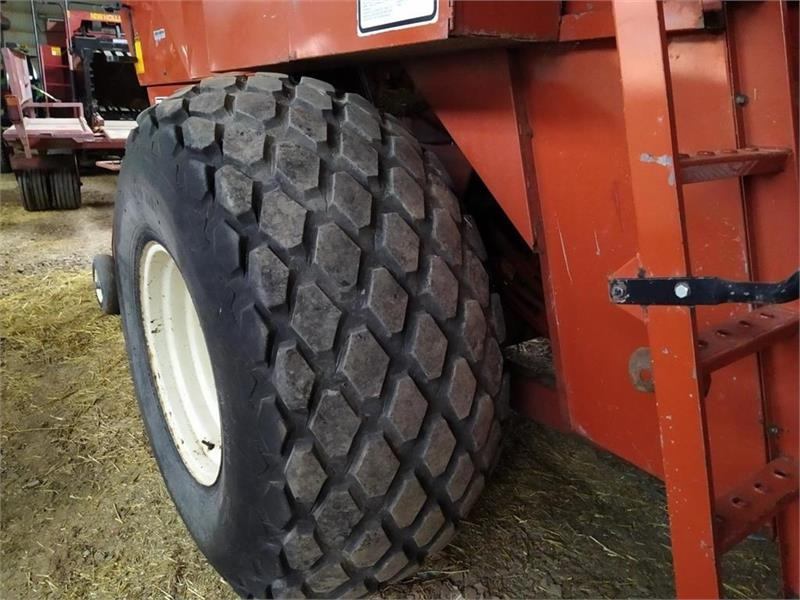 Hesston 4900 - Kīpu prese: foto 5 Hesston 4900 - Kīpu prese: foto 5