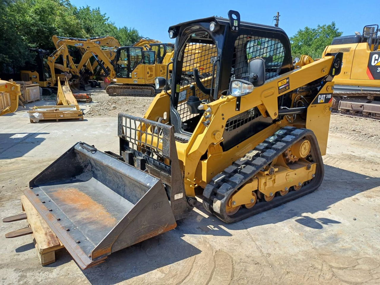 CAT 249D - Kāpurķēžu kompaktiekrāvējs: foto 1 CAT 249D - Kāpurķēžu kompaktiekrāvējs: foto 1