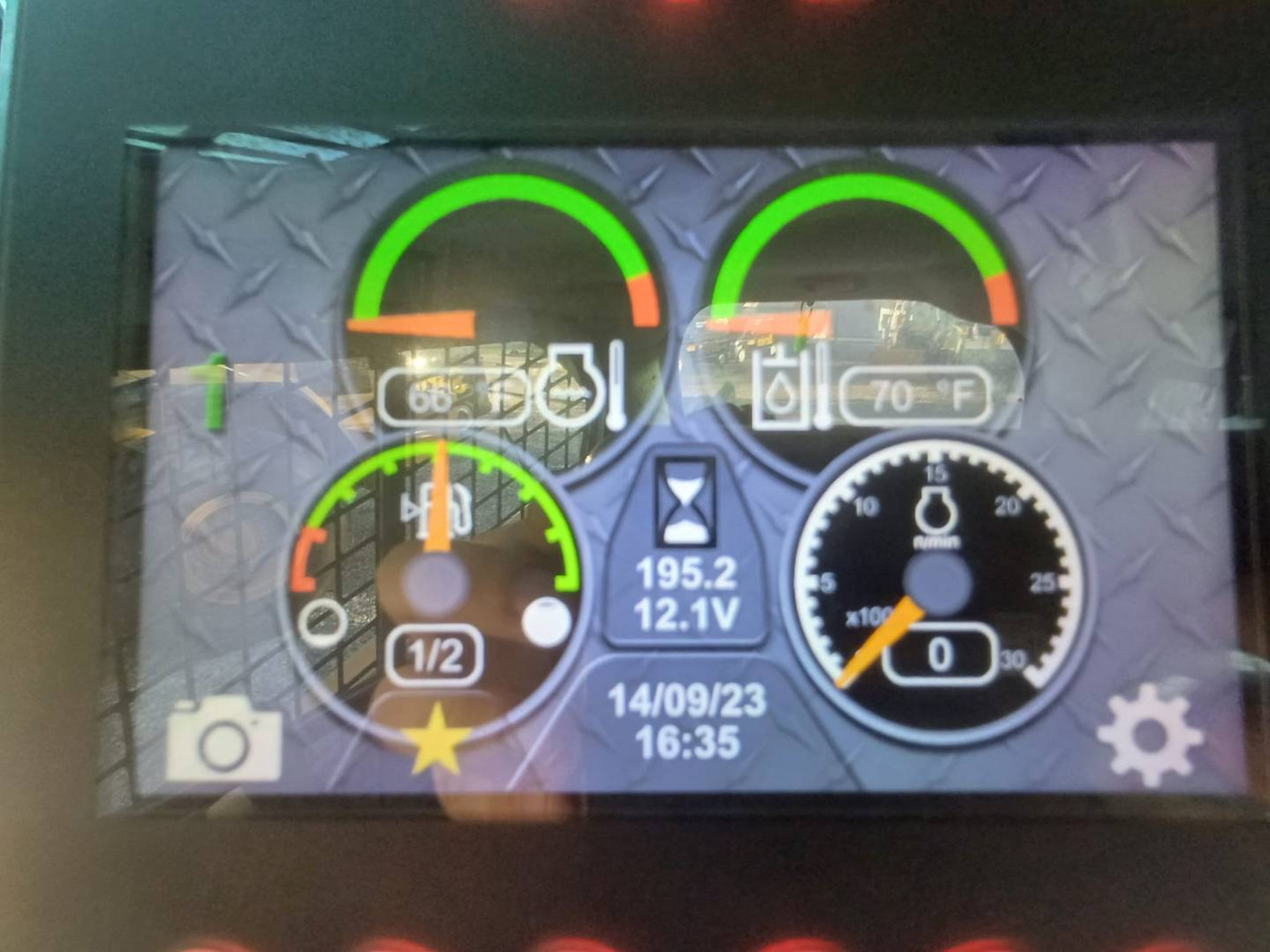 CAT 279D3 - Kāpurķēžu kompaktiekrāvējs: foto 5 CAT 279D3 - Kāpurķēžu kompaktiekrāvējs: foto 5