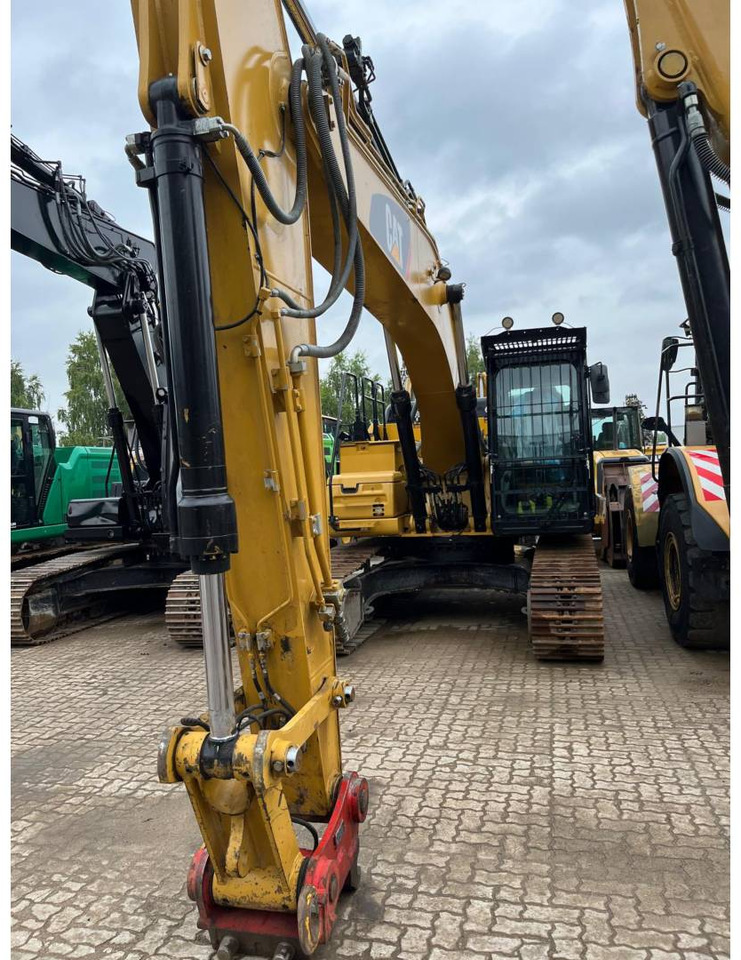 CAT 326FLN - Kāpurķēžu ekskavators: foto 1 CAT 326FLN - Kāpurķēžu ekskavators: foto 1
