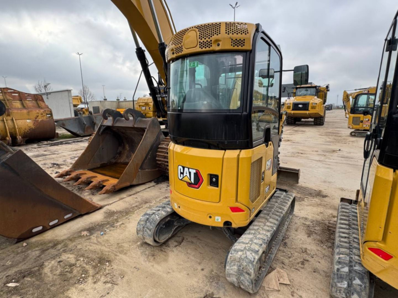 CAT 302CR - Kāpurķēžu ekskavators: foto 3 CAT 302CR - Kāpurķēžu ekskavators: foto 3
