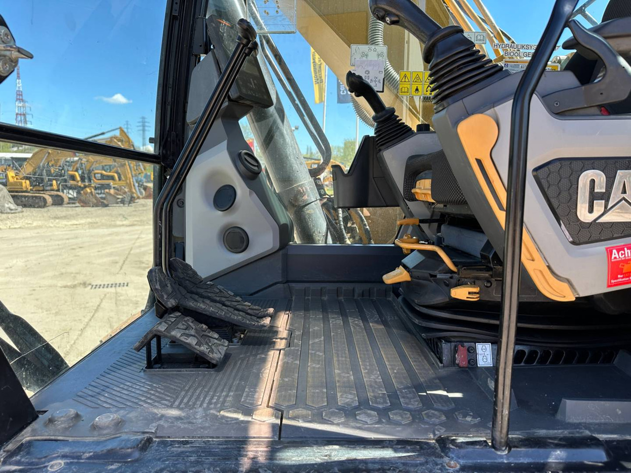 Kāpurķēžu ekskavators CAT 323: foto 15