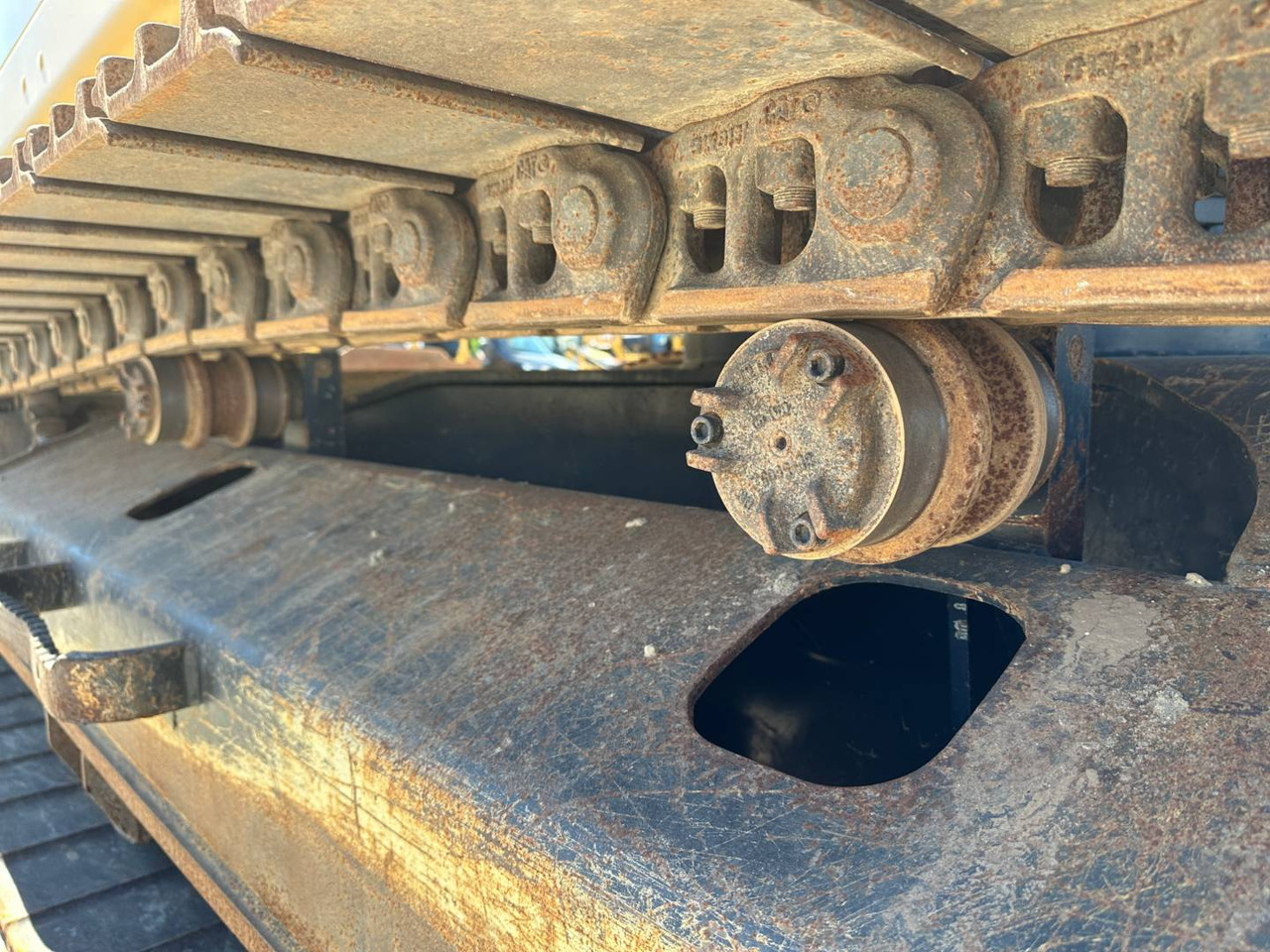 Kāpurķēžu ekskavators CAT 323: foto 31