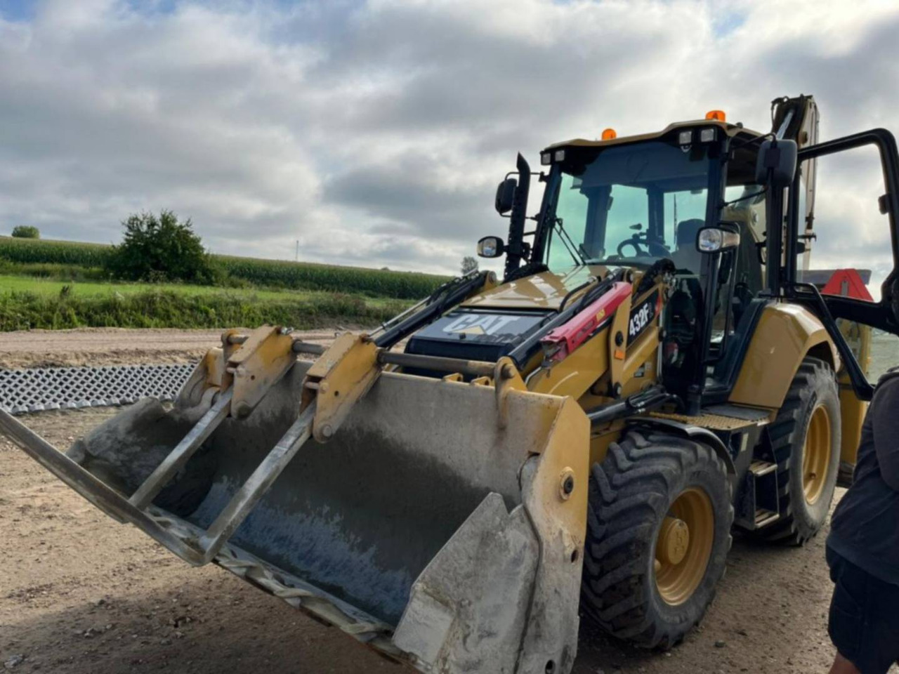 CAT 432F2 - Ekskavators-iekrāvējs: foto 1 CAT 432F2 - Ekskavators-iekrāvējs: foto 1