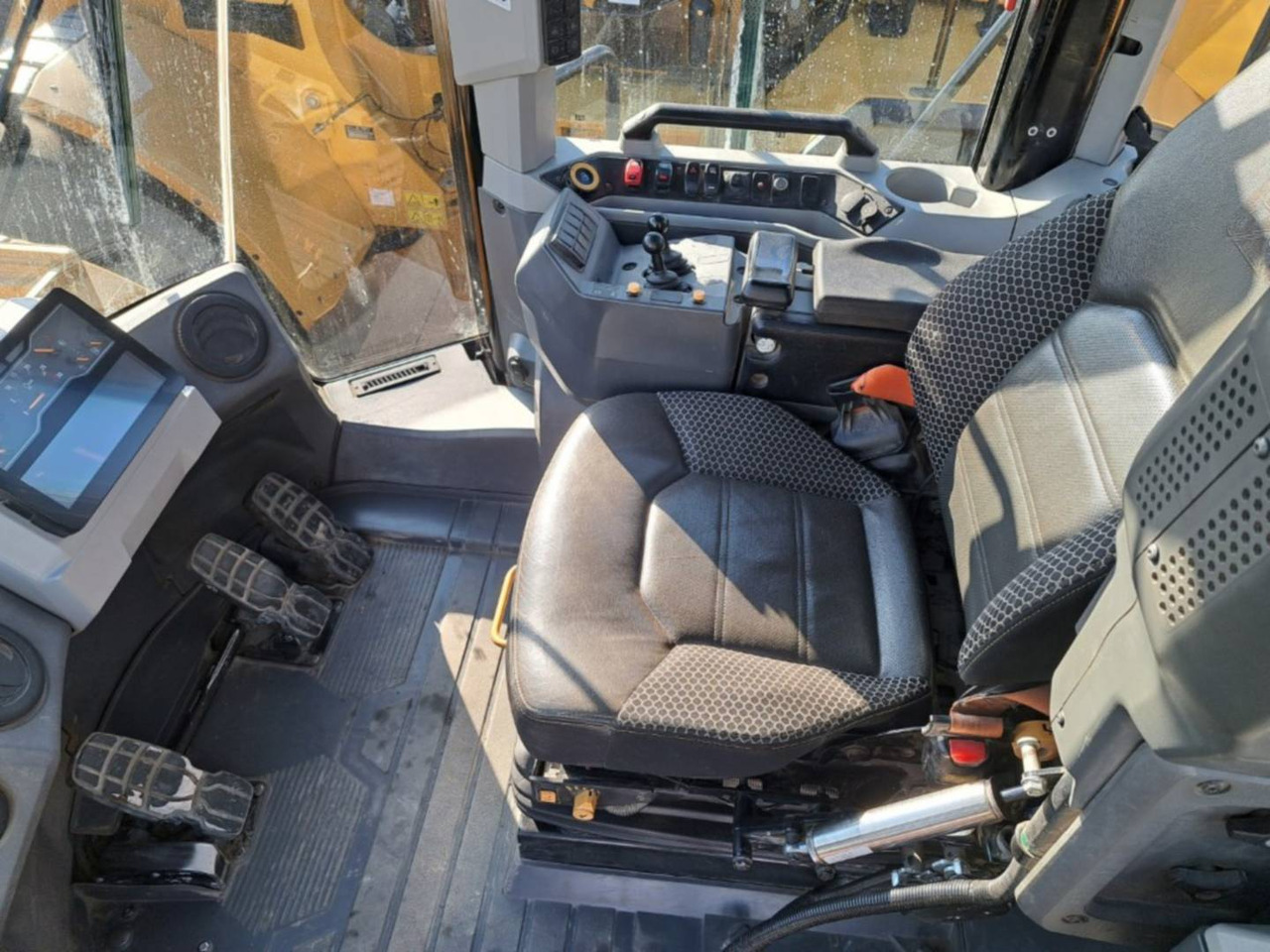 CAT 972 - Riteņu iekrāvējs: foto 5 CAT 972 - Riteņu iekrāvējs: foto 5