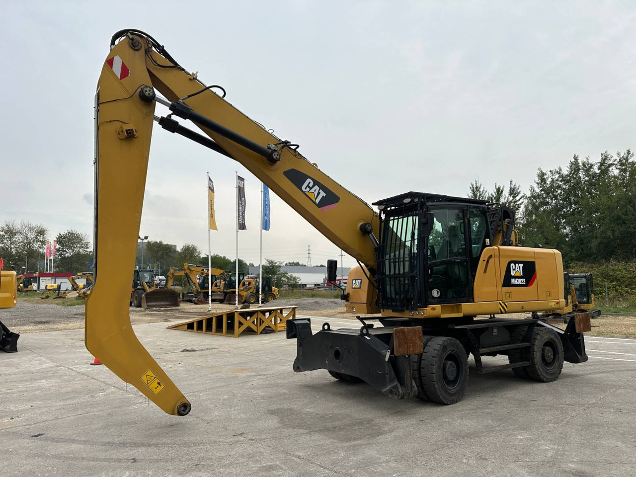 CAT MH3022 - Riteņu ekskavators: foto 1 CAT MH3022 - Riteņu ekskavators: foto 1