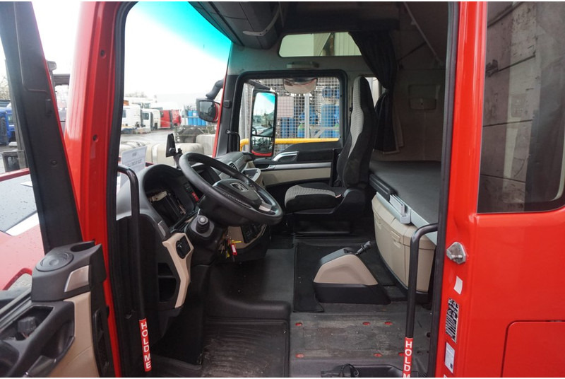 MAN F99L41 TGX XXL EURO6 81.60000-7925 - Kabīne un interjers - Kravas automašīna: foto 5 MAN F99L41 TGX XXL EURO6 81.60000-7925 - Kabīne un interjers - Kravas automašīna: foto 5