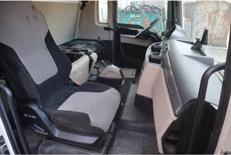MAN F99L47 TGX EURO6 81.60000-7919 - Kabīne un interjers - Kravas automašīna: foto 5 MAN F99L47 TGX EURO6 81.60000-7919 - Kabīne un interjers - Kravas automašīna: foto 5