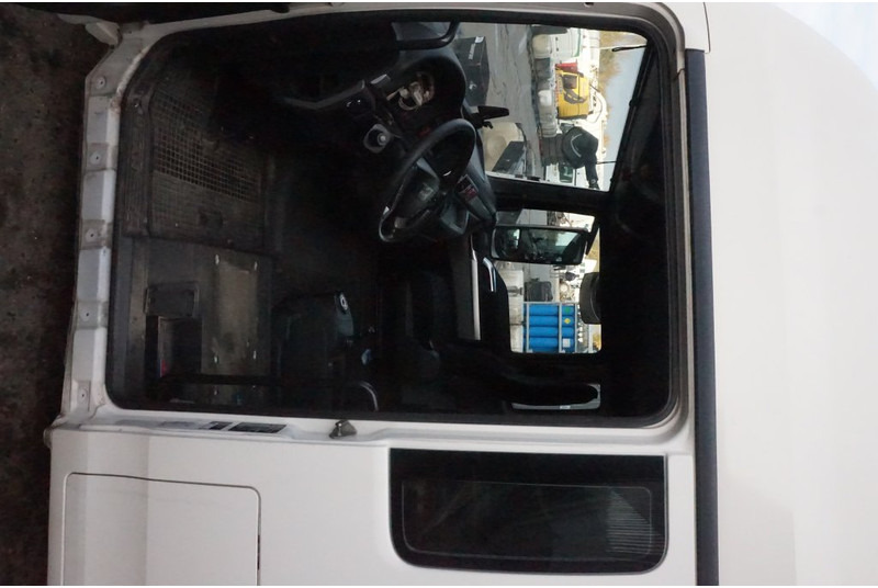 MAN F99L47 TGX XLX EURO6 81.60000-7848 - Kabīne un interjers - Kravas automašīna: foto 5 MAN F99L47 TGX XLX EURO6 81.60000-7848 - Kabīne un interjers - Kravas automašīna: foto 5