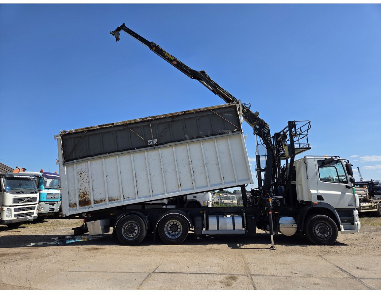 DAF CF85.410 6x2 steering axle lenk Tipper Crane HIAB J1320Z - Kravas automašīna pašizgāzējs, Kravas auto ar manipulatoru: foto 4 DAF CF85.410 6x2 steering axle lenk Tipper Crane HIAB J1320Z - Kravas automašīna pašizgāzējs, Kravas auto ar manipulatoru: foto 4