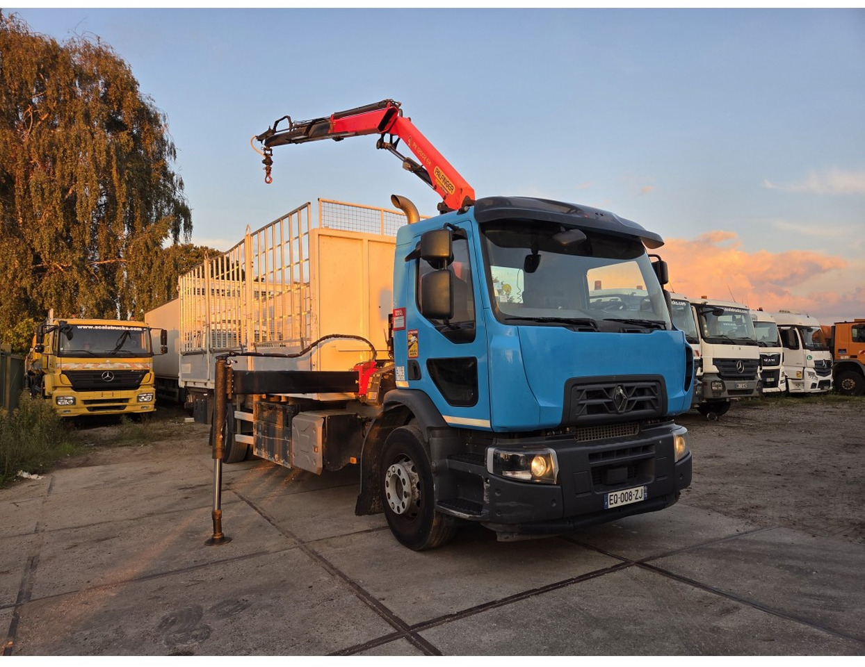 Renault C 280 4X2 Palfinger PK12002 EH Kran Crane Remote Control Automat flatbed truck - Bortu kravas automašīna/ Platforma, Kravas auto ar manipulatoru: foto 4 Renault C 280 4X2 Palfinger PK12002 EH Kran Crane Remote Control Automat flatbed truck - Bortu kravas automašīna/ Platforma, Kravas auto ar manipulatoru: foto 4