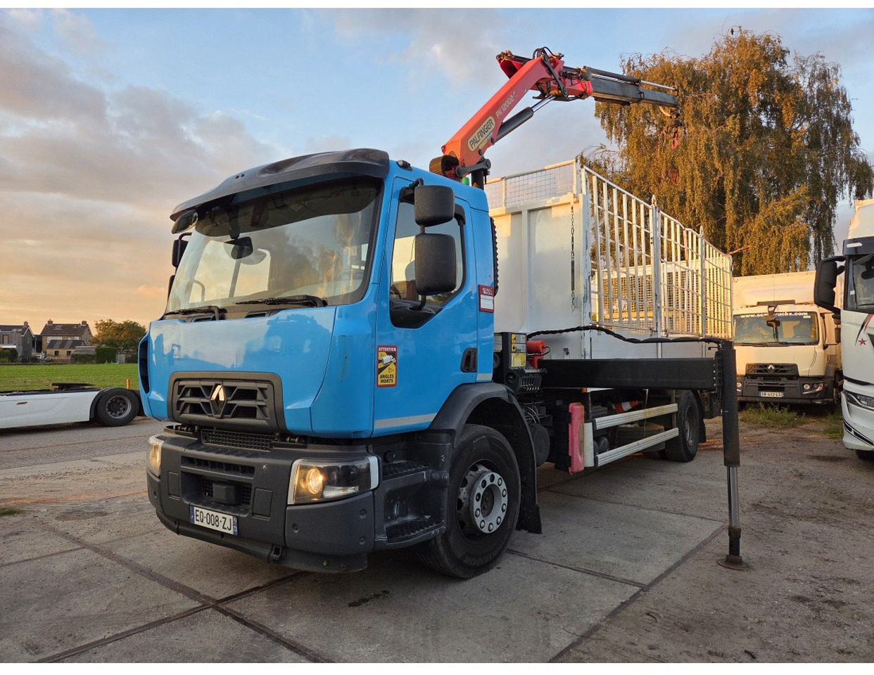 Renault C 280 4X2 Palfinger PK12002 EH Kran Crane Remote Control Automat flatbed truck - Bortu kravas automašīna/ Platforma, Kravas auto ar manipulatoru: foto 1 Renault C 280 4X2 Palfinger PK12002 EH Kran Crane Remote Control Automat flatbed truck - Bortu kravas automašīna/ Platforma, Kravas auto ar manipulatoru: foto 1