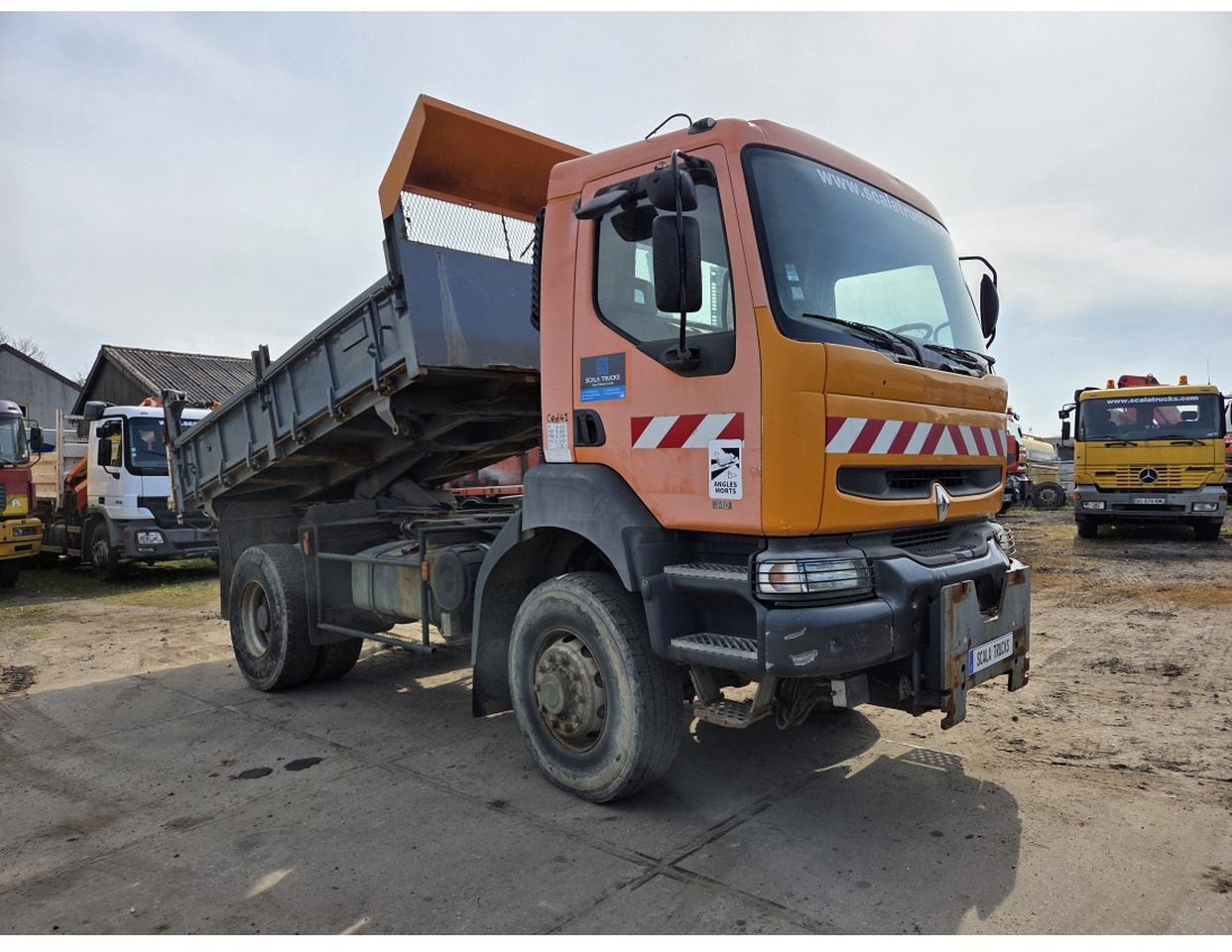 Renault Kerax 340 4x4 Tipper Manual Gearbox Mechanical pump Pompe Mecanique - Kravas automašīna pašizgāzējs: foto 4 Renault Kerax 340 4x4 Tipper Manual Gearbox Mechanical pump Pompe Mecanique - Kravas automašīna pašizgāzējs: foto 4